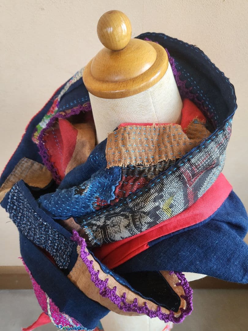 一点物 手縫い刺し子ストール藍染め蚊帳生地＋大島紬＋晴れ着古布 208×34cm
