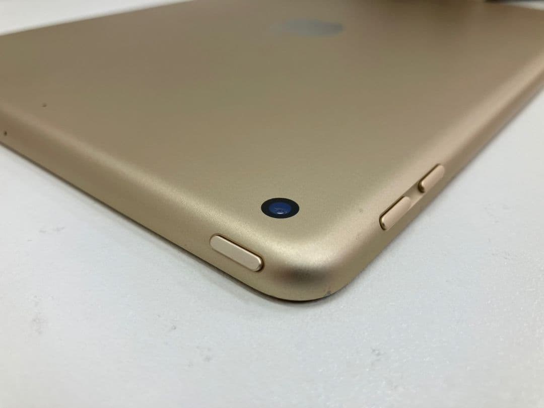 【iPad　第5世代】128GB　MPGW2J/A　A1822