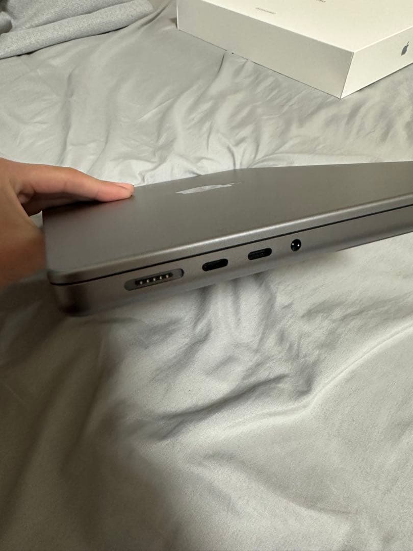 美品 MacBook Pro 14インチ M2 Pro 16GB SSD512