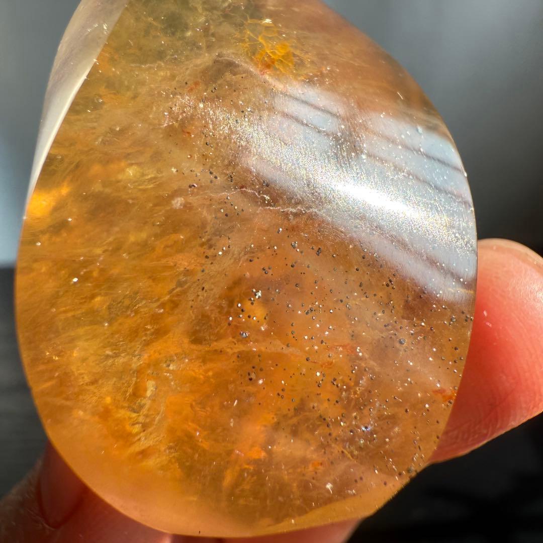 【はち】天然石パイライト共生フローライトのポイント　置物NO.010504