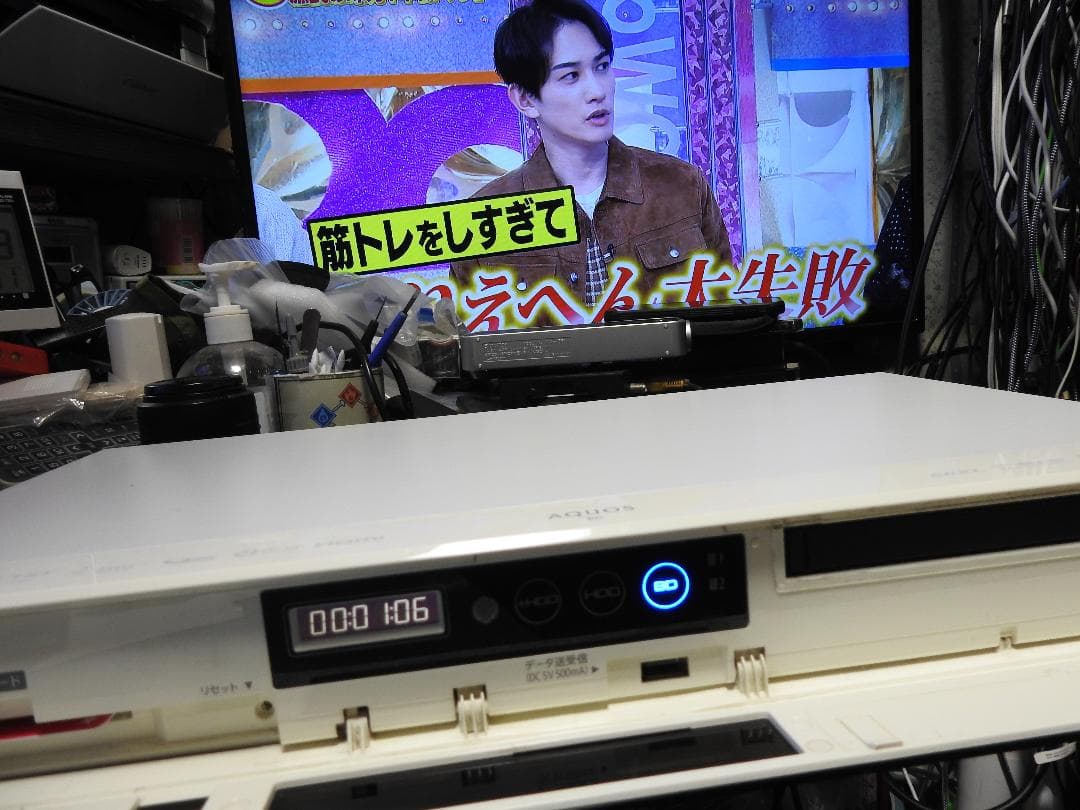 SHARP BD-W1800W ブルーレイレコーダー　2番組録画