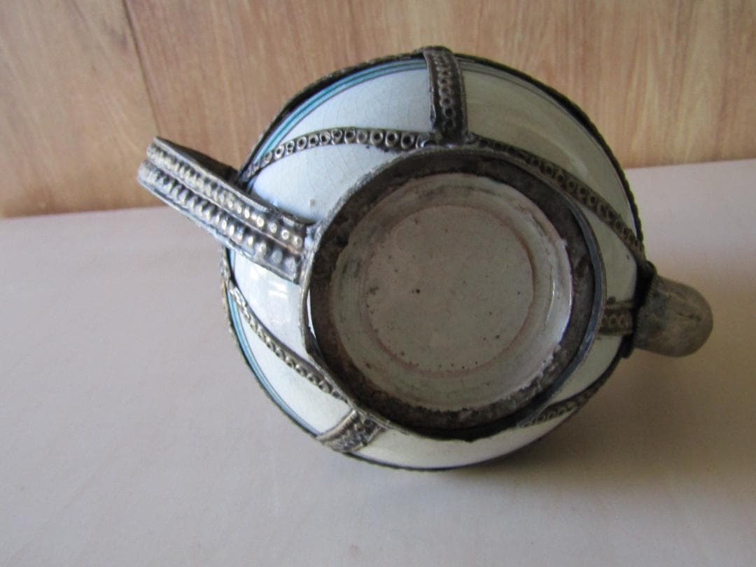 モロッコ　装飾的な金属製ティーポット