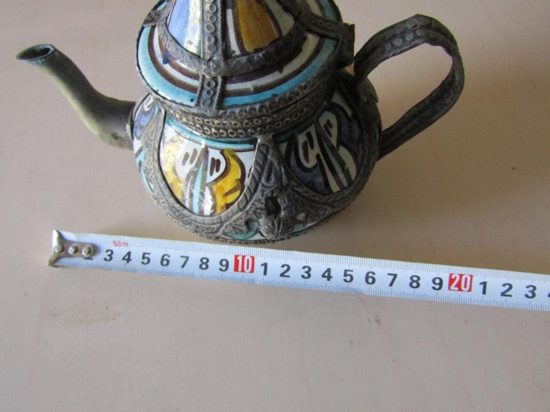 モロッコ　装飾的な金属製ティーポット