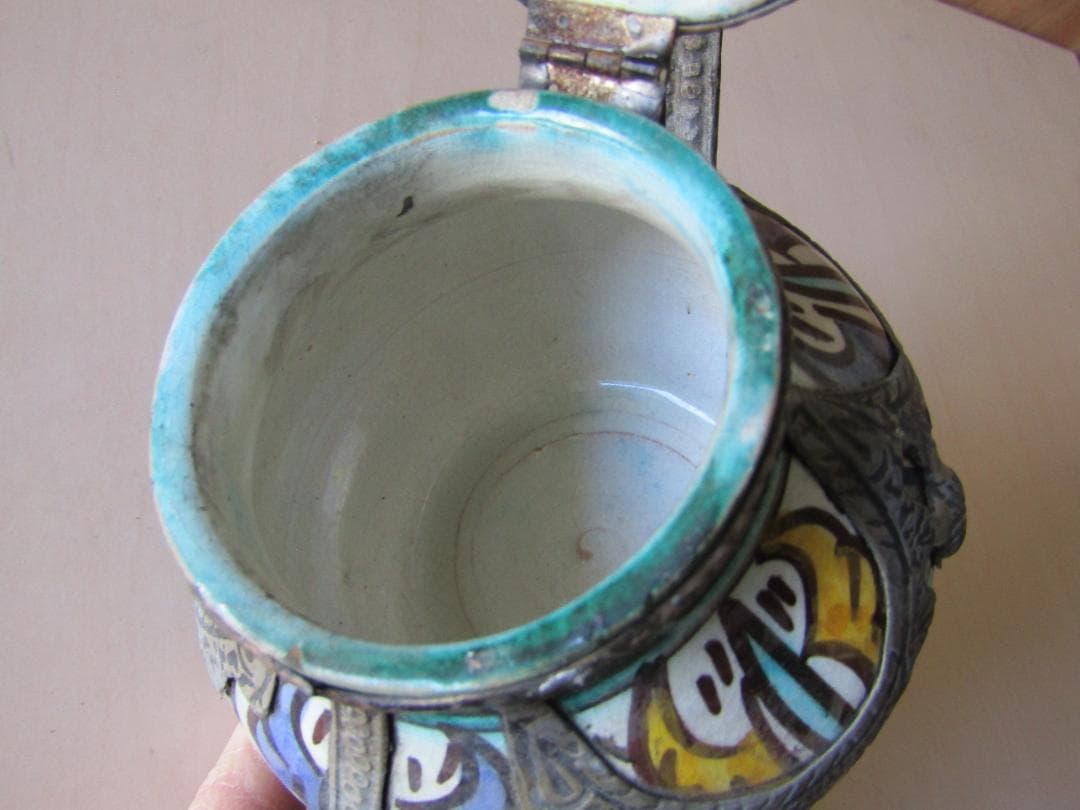 モロッコ　装飾的な金属製ティーポット