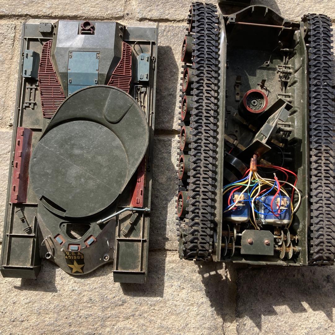 戦車模型 動力付き 迷彩色(ジャンク品)