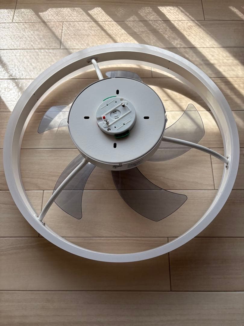 リモコン付きライト一体型ホワイトシーリングファン