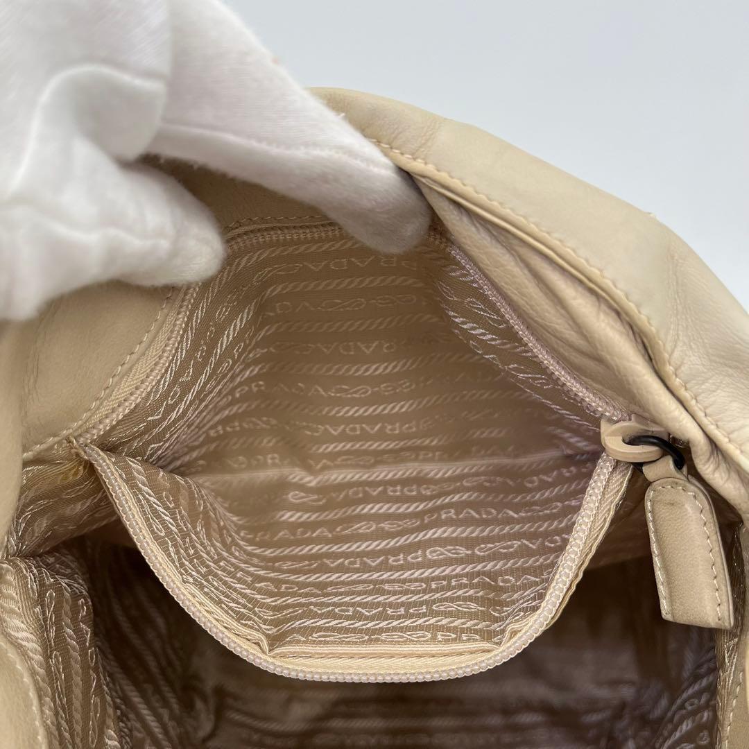 PRADA トートバッグ 肩掛け ロゴ型押し タッセル ナッパレザー ベージュ