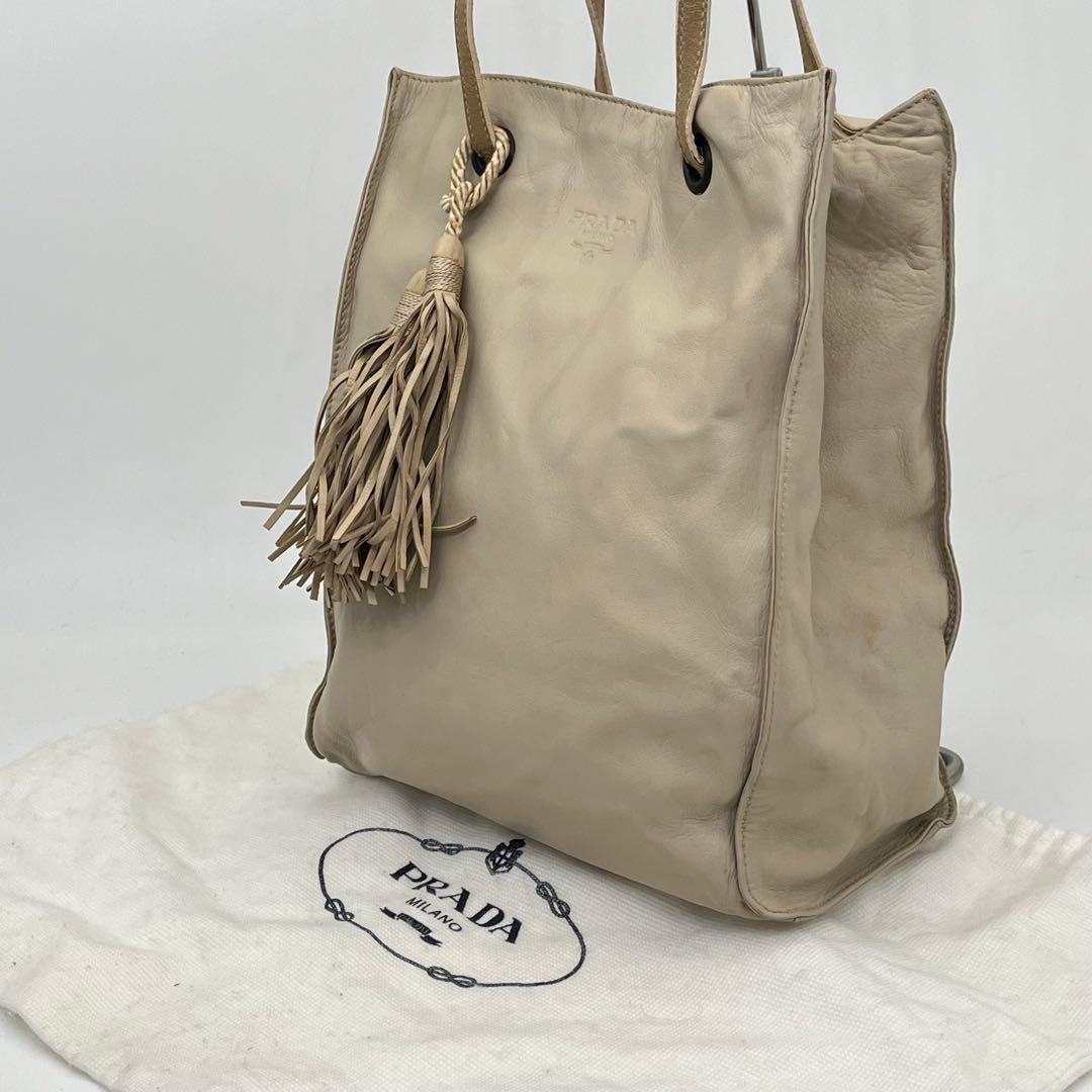 PRADA トートバッグ 肩掛け ロゴ型押し タッセル ナッパレザー ベージュ