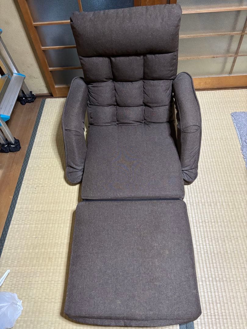 ブラウン クッション付きリクライニングソファ
