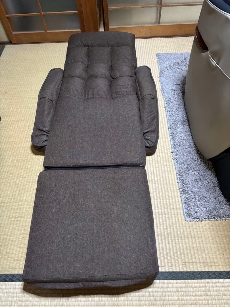 ブラウン クッション付きリクライニングソファ