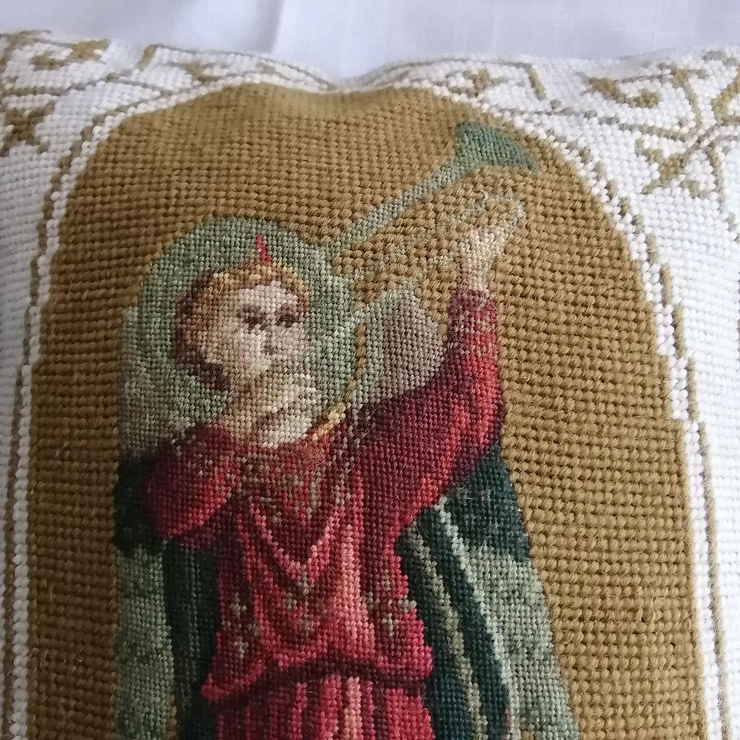 イギリスアンティーク　ミディポワン手刺繍　クッションカバー