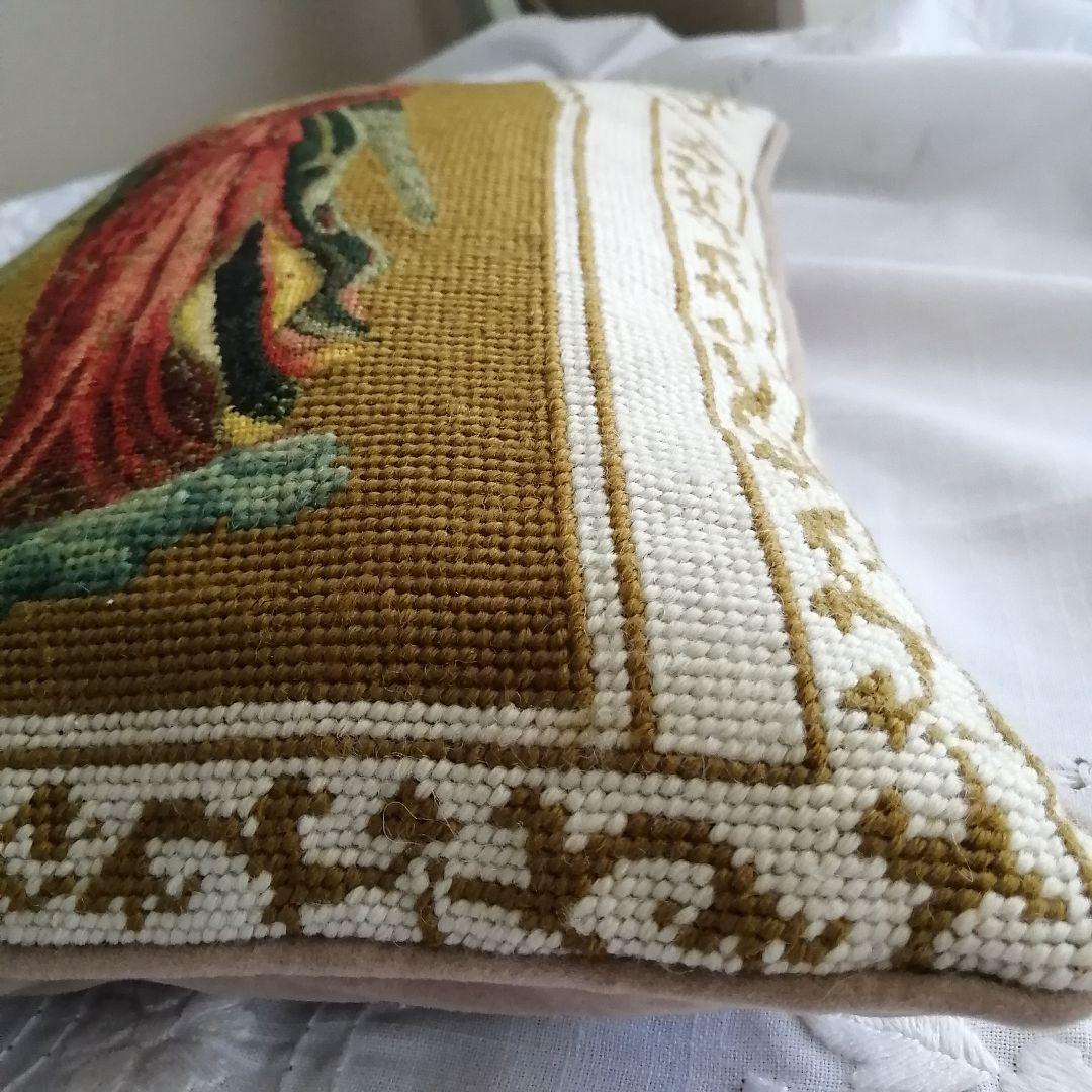 イギリスアンティーク　ミディポワン手刺繍　クッションカバー