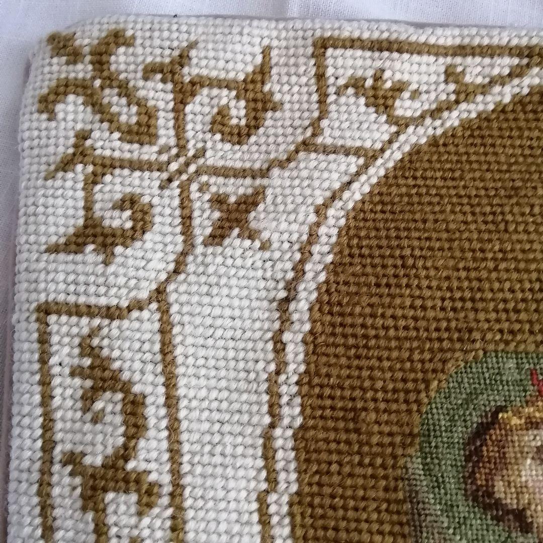 イギリスアンティーク　ミディポワン手刺繍　クッションカバー