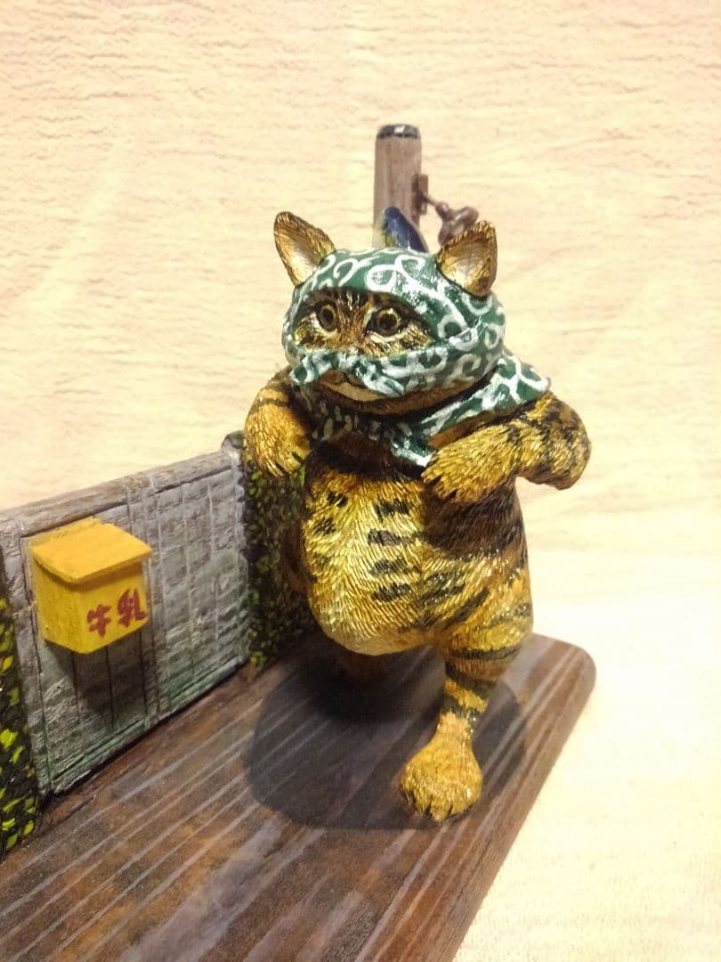木彫りのキジトラ泥棒猫（昭和レトロ編）