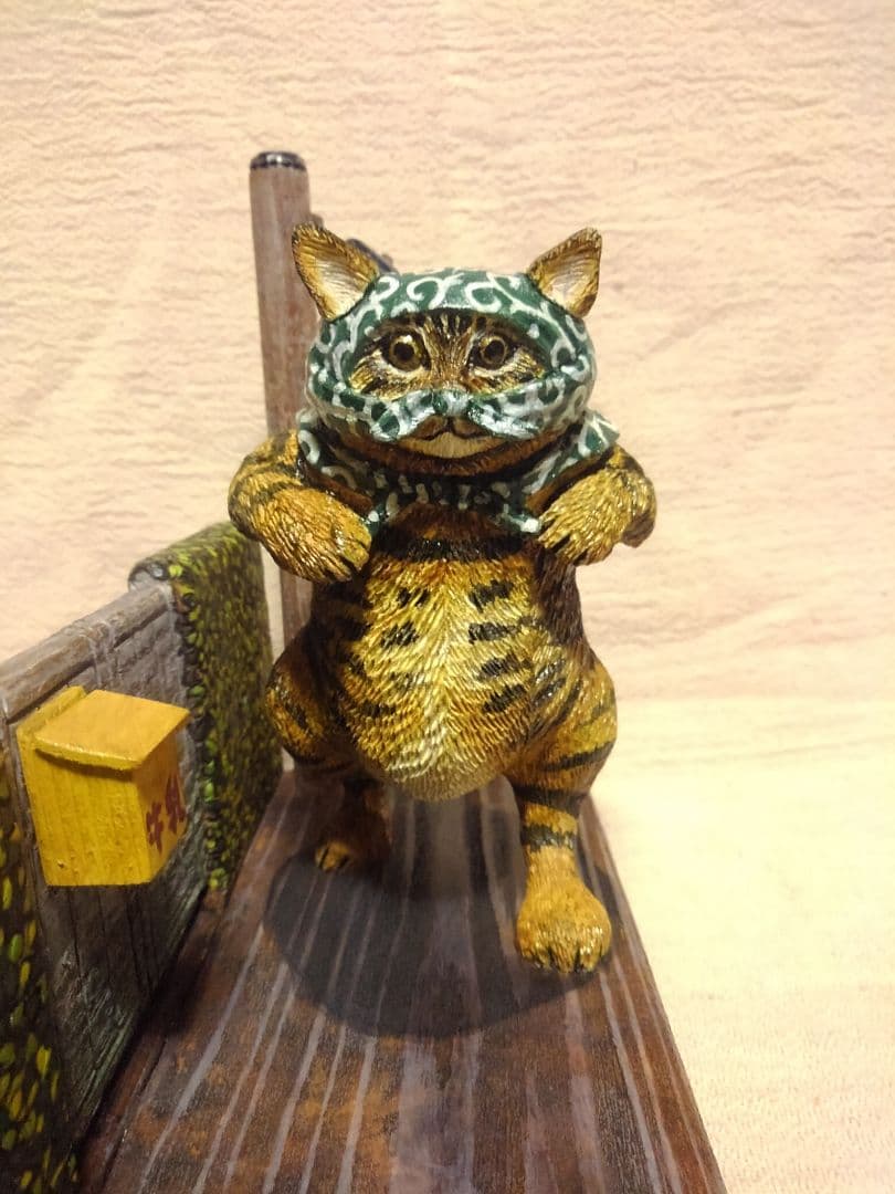 木彫りのキジトラ泥棒猫（昭和レトロ編）