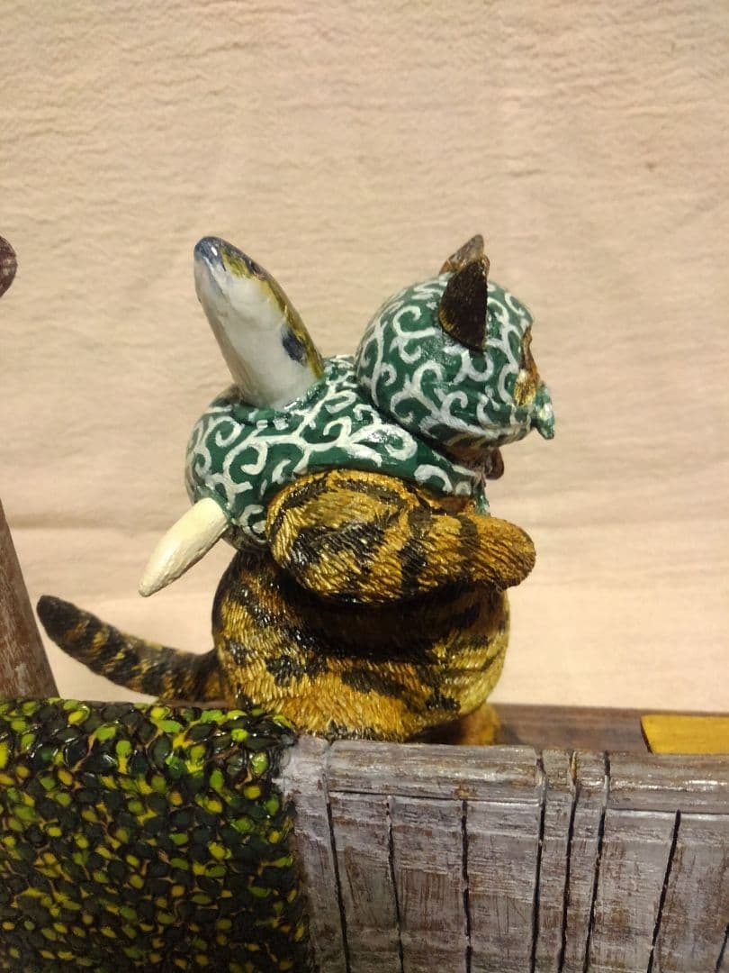 木彫りのキジトラ泥棒猫（昭和レトロ編）