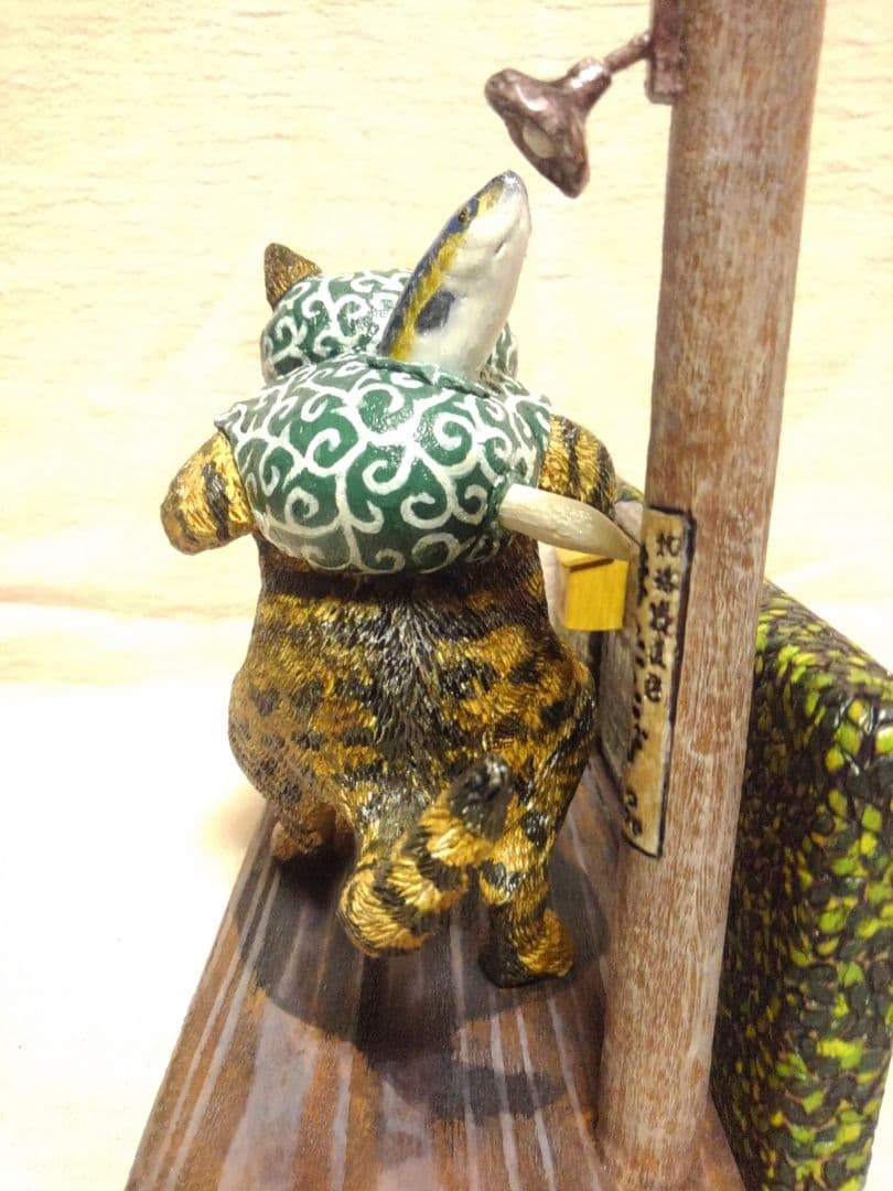 木彫りのキジトラ泥棒猫（昭和レトロ編）