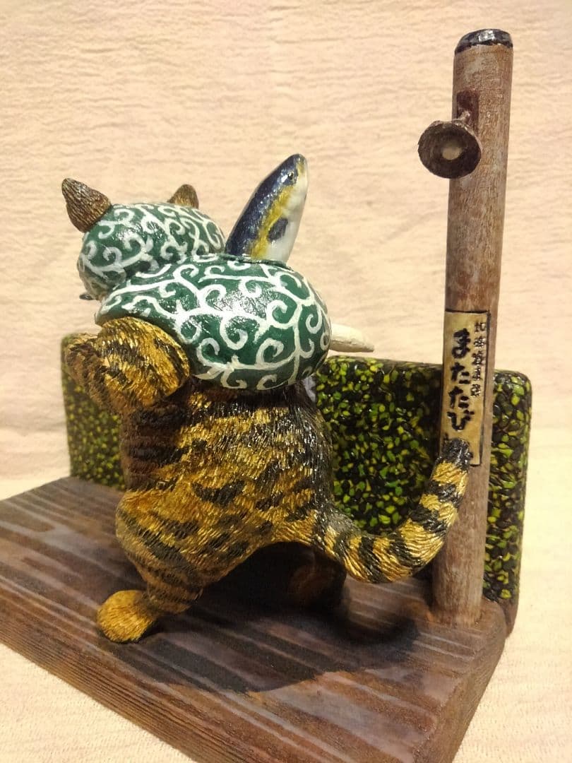 木彫りのキジトラ泥棒猫（昭和レトロ編）