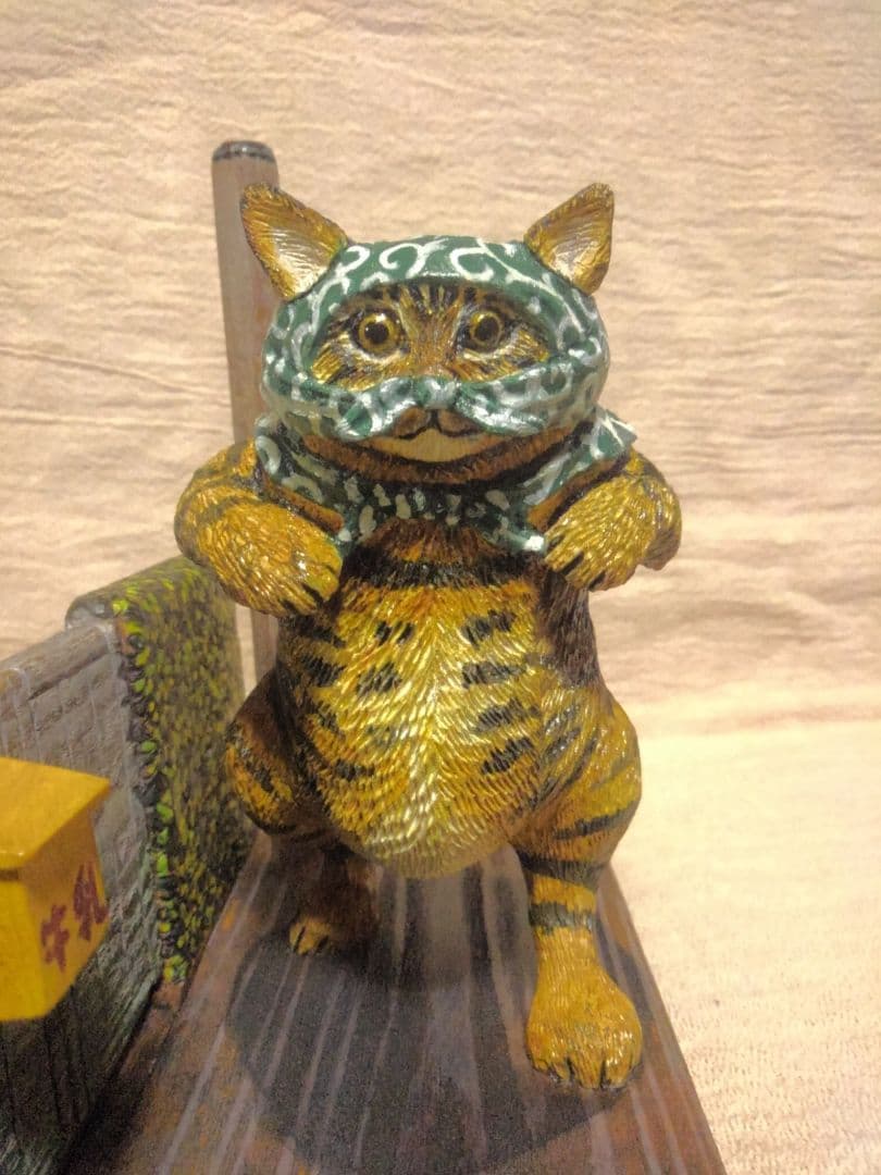 木彫りのキジトラ泥棒猫（昭和レトロ編）