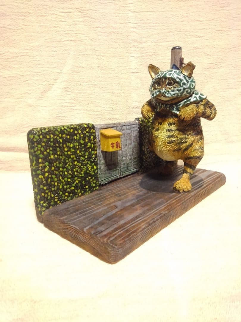 木彫りのキジトラ泥棒猫（昭和レトロ編）
