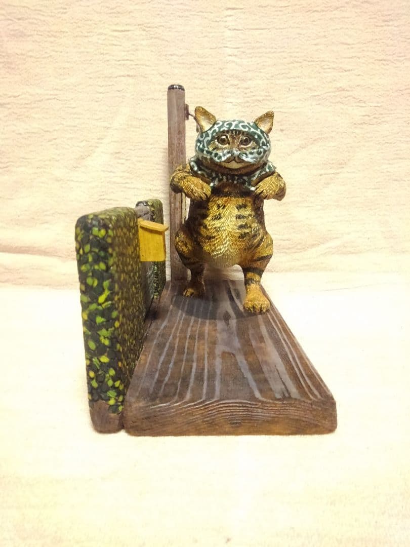 木彫りのキジトラ泥棒猫（昭和レトロ編）