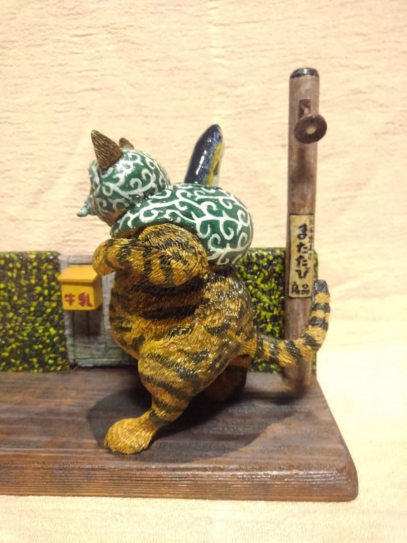 木彫りのキジトラ泥棒猫（昭和レトロ編）