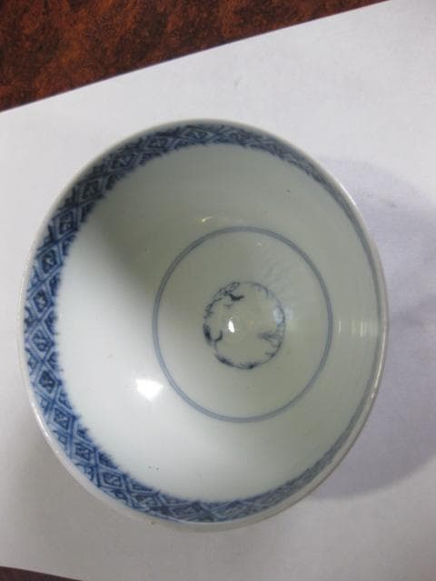 たこ唐草模様の蓋付き茶碗