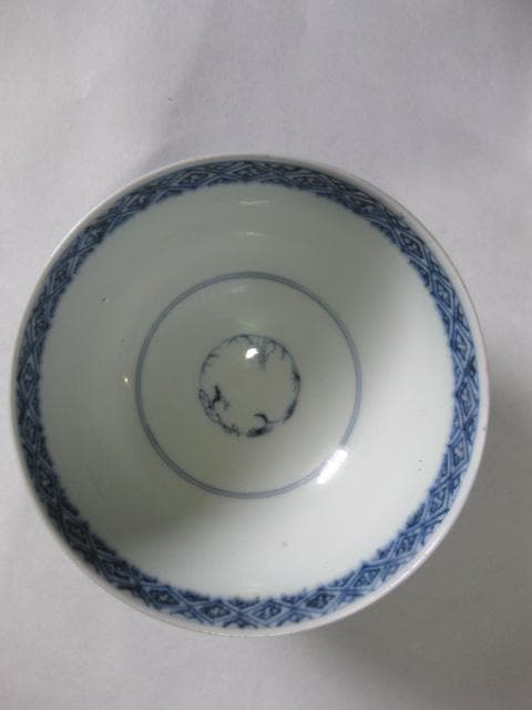 たこ唐草模様の蓋付き茶碗