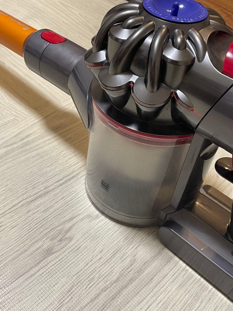 ダイソン　Dyson v8 fluffy