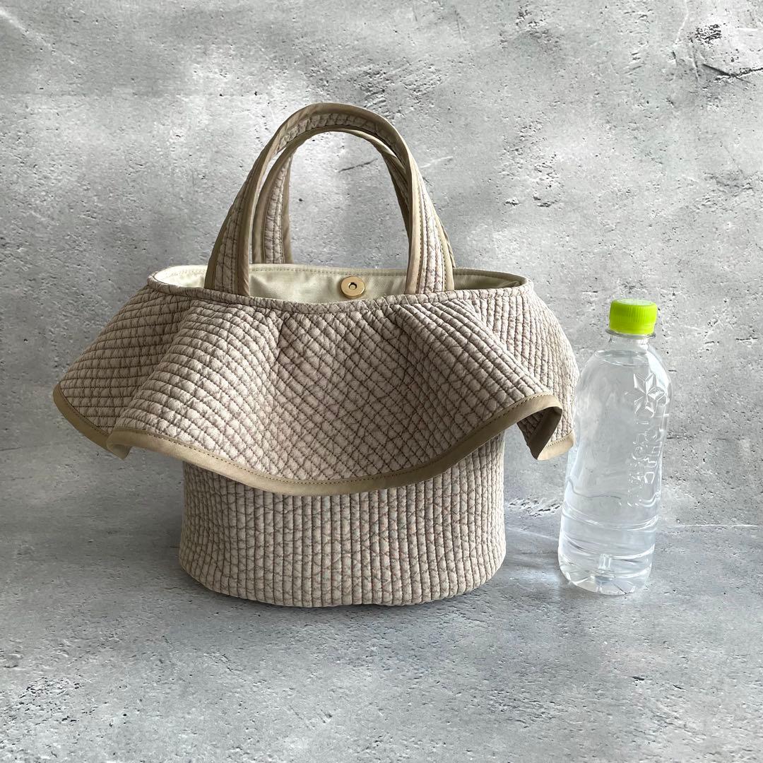 フリル付き楕円底のトートバッグ　ヌビバッグ　裏地付き　ベージュ　ハンドメイド