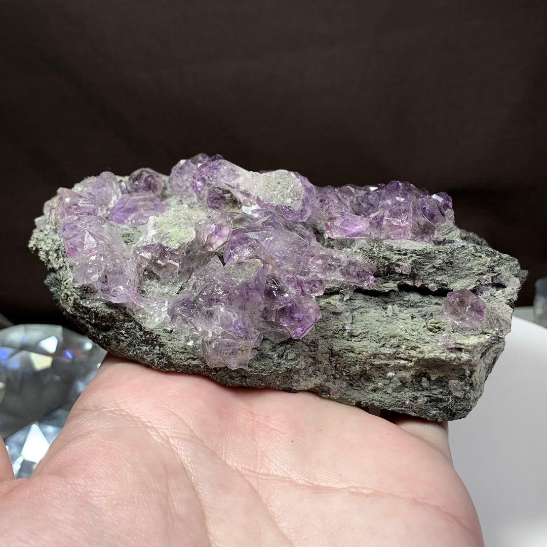 マハラシュトラ産☆アメジストクラスター掛けるフローライトハリネズミさん