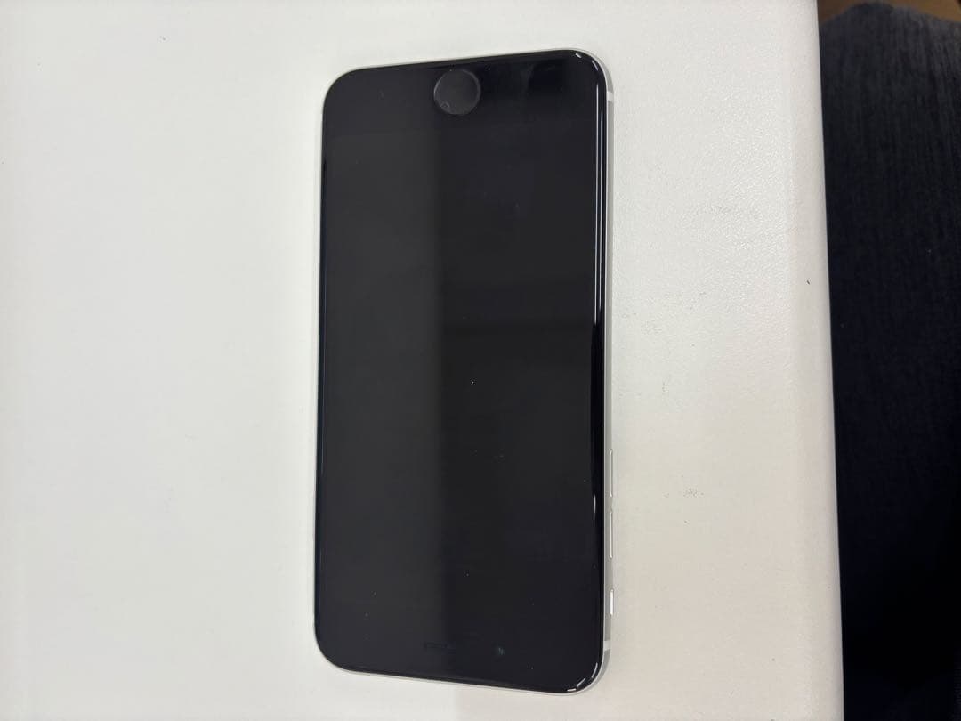 ④Apple iPhone SE (第2世代) ホワイト