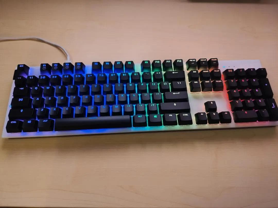 NZXT ホワイト ゲーミングキーボード ホットスワップ