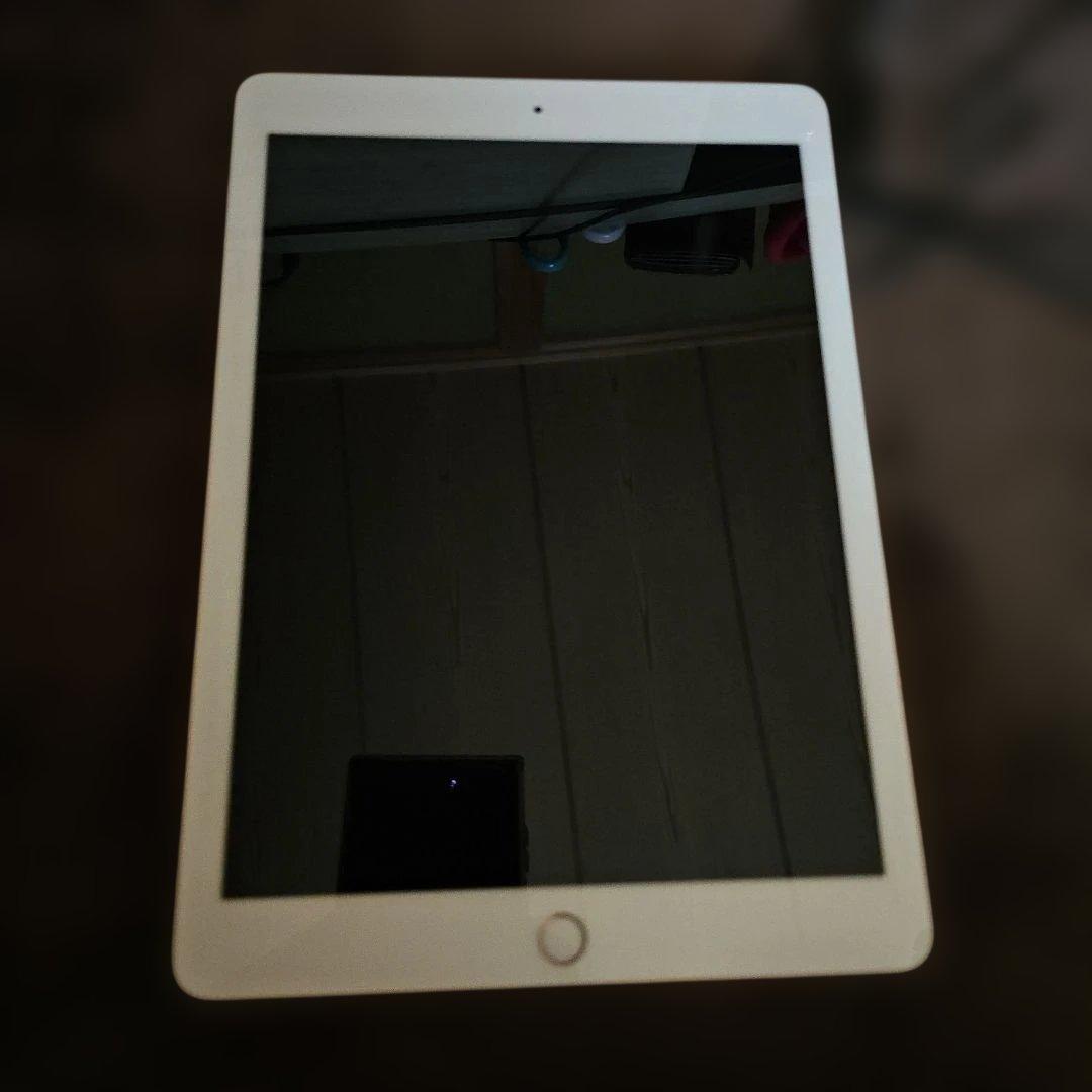 Apple iPad (第6世代) ゴールド