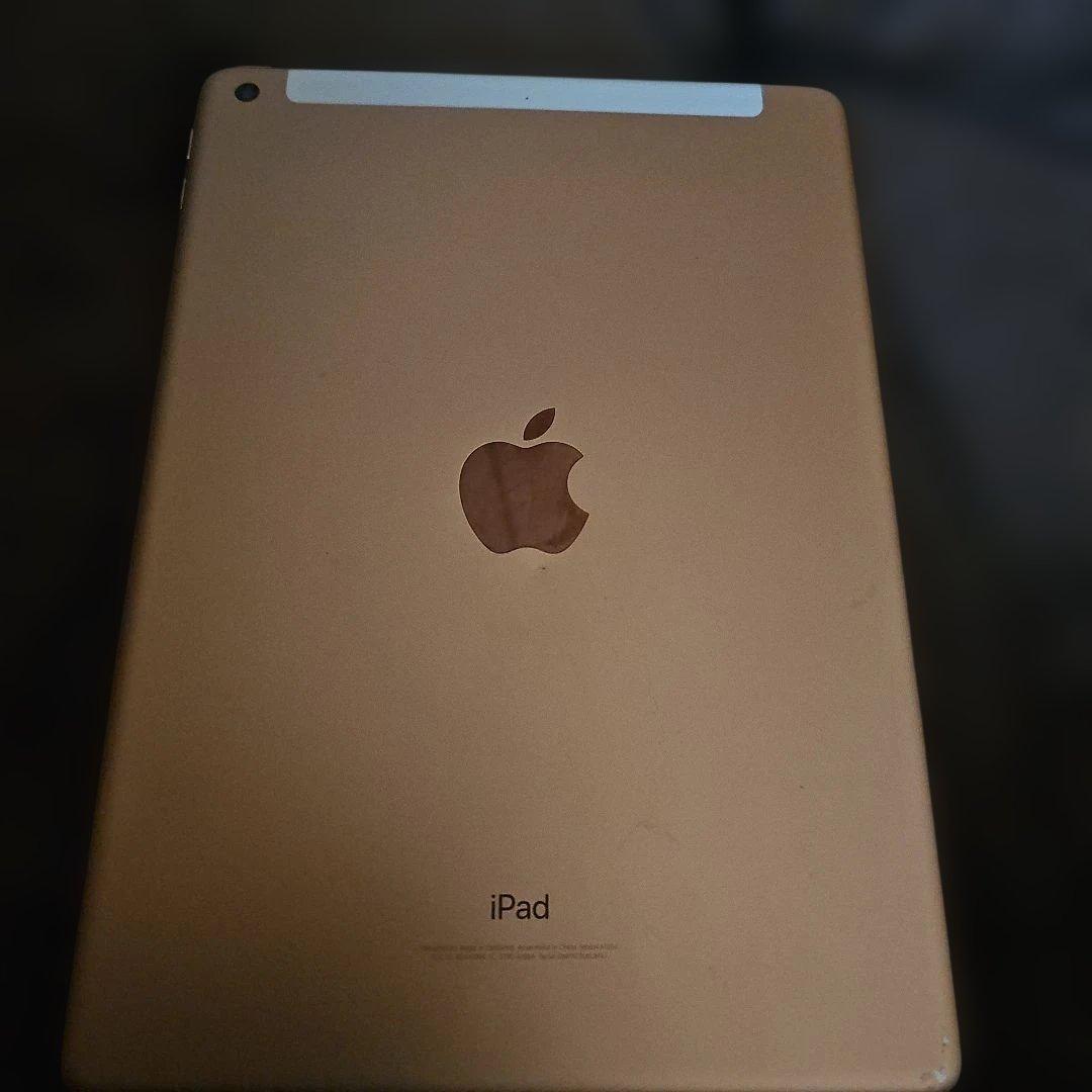 Apple iPad (第6世代) ゴールド