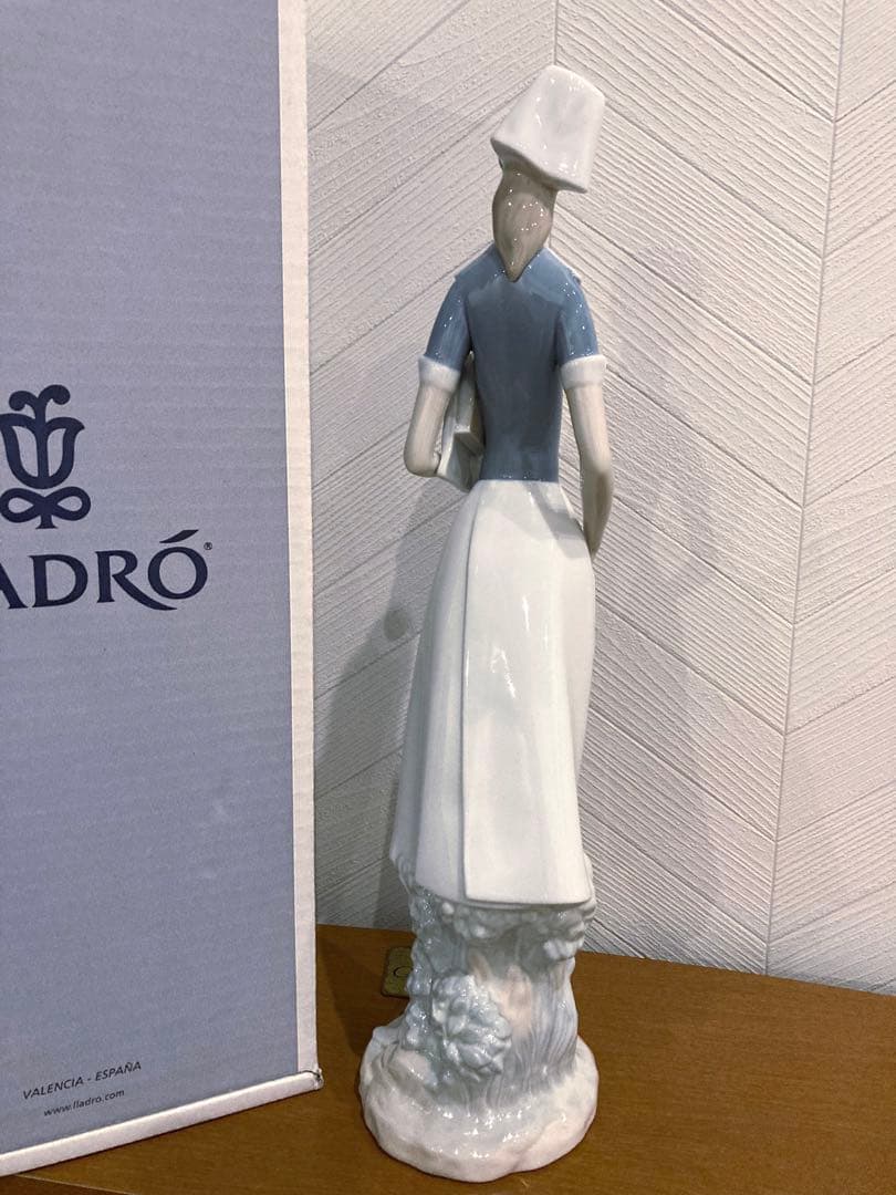 LLADROリヤドロ 優しいナース