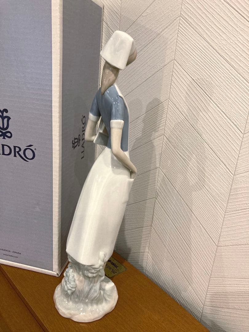 LLADROリヤドロ 優しいナース
