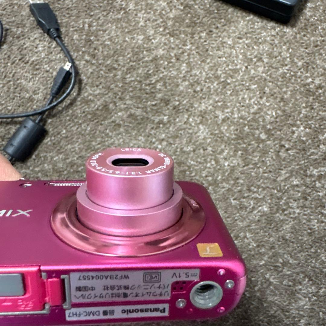 パナソニック　LUMIX DMC-FH7 レンズ内斑点あり