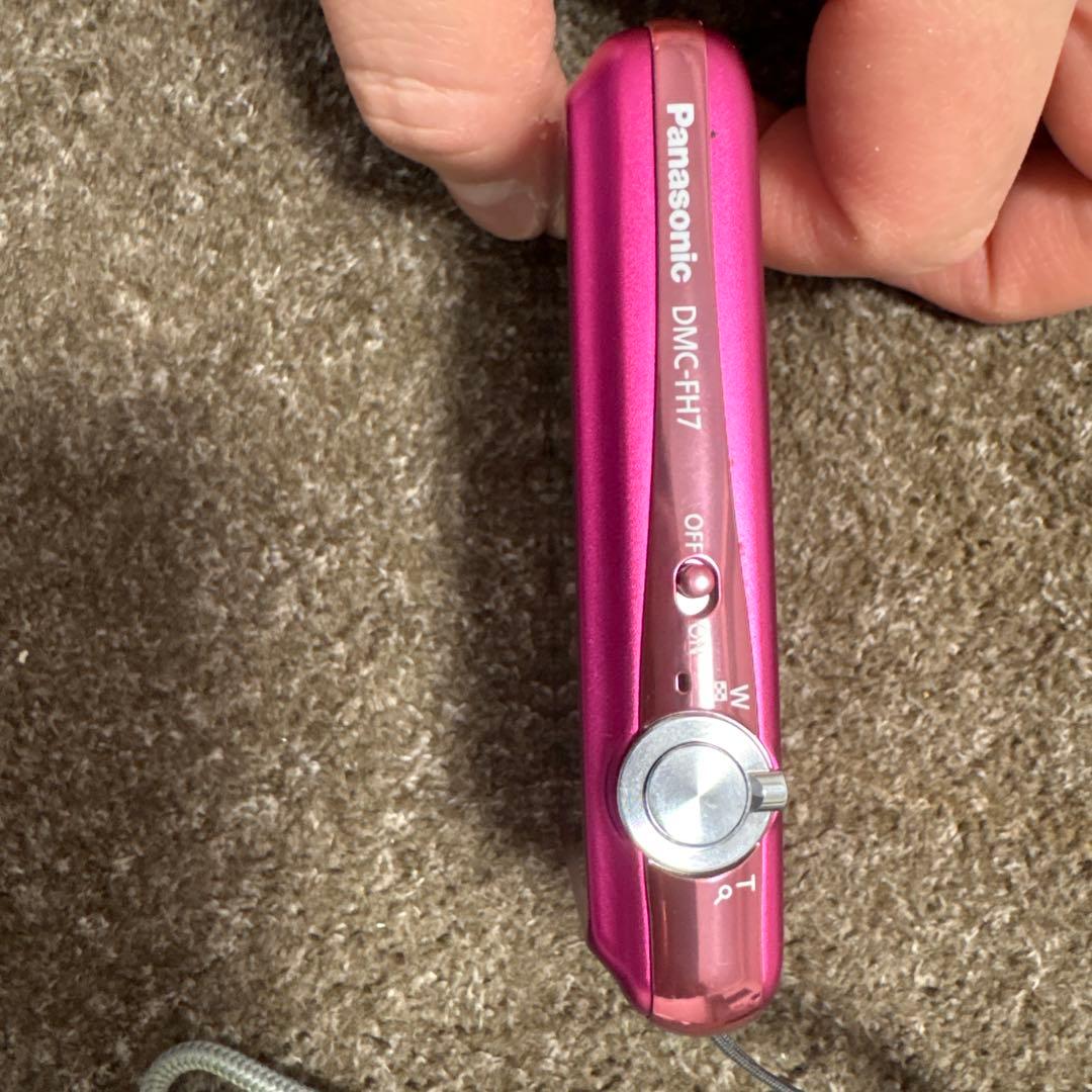 パナソニック　LUMIX DMC-FH7 レンズ内斑点あり