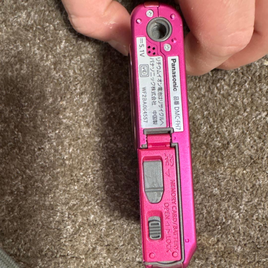 パナソニック　LUMIX DMC-FH7 レンズ内斑点あり