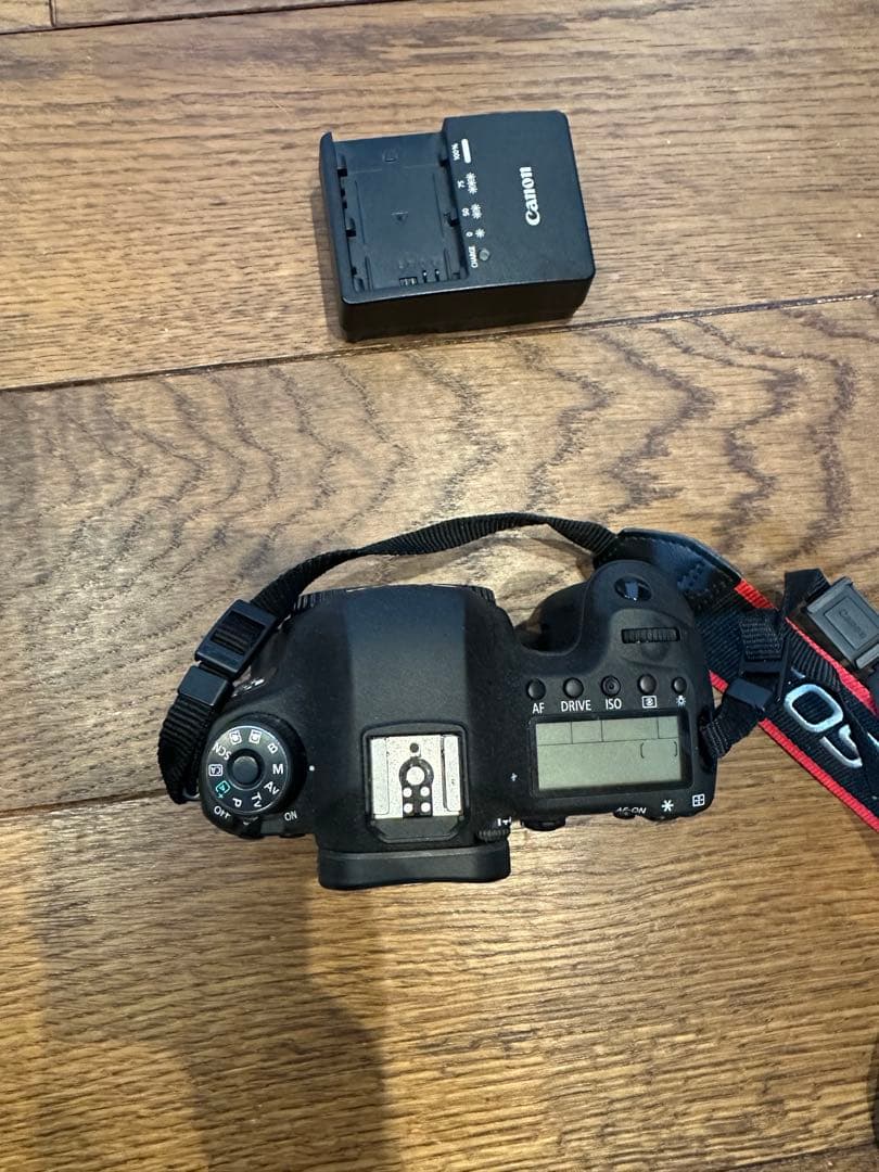美品　Canon EOS 6D 本体 バッテリー充電器付き
