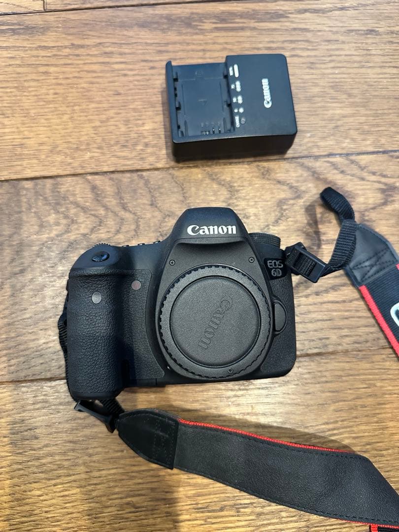 美品　Canon EOS 6D 本体 バッテリー充電器付き