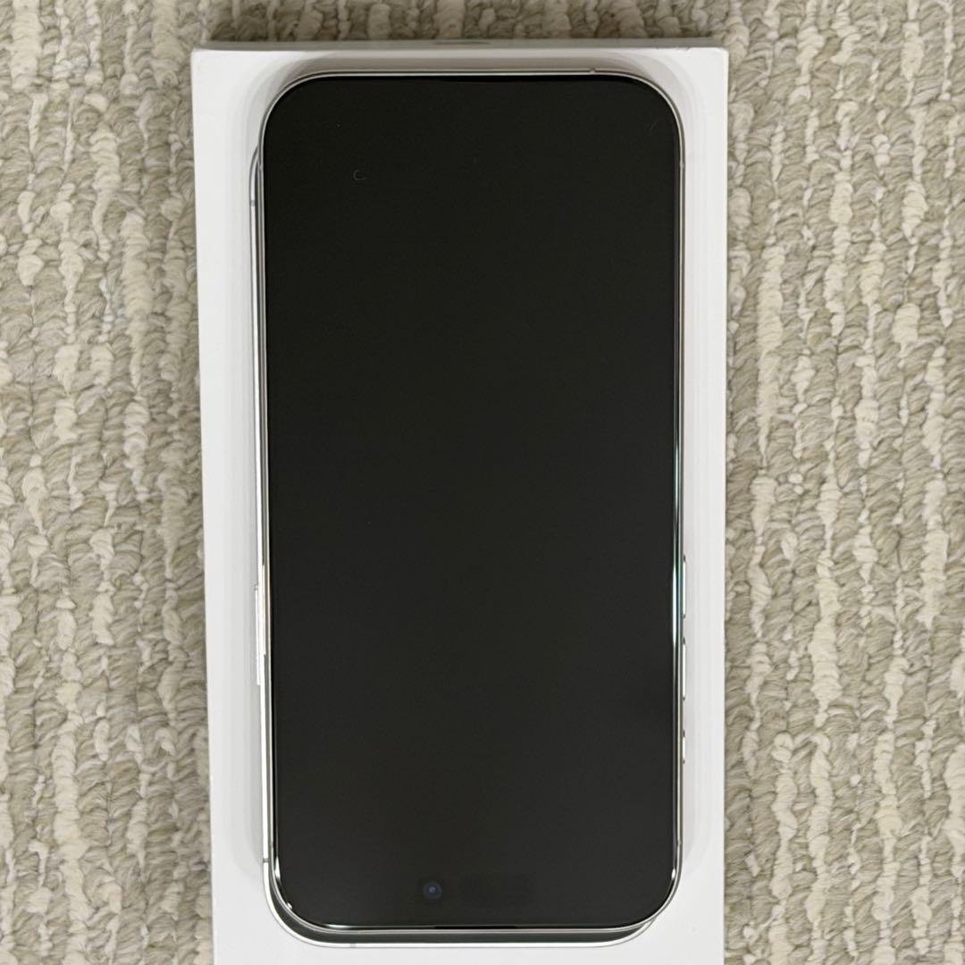 Apple iPhone15Pro本体ホワイトチタニウム256GB SIMフリー