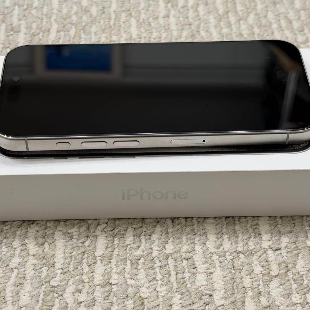 Apple iPhone15Pro本体ホワイトチタニウム256GB SIMフリー