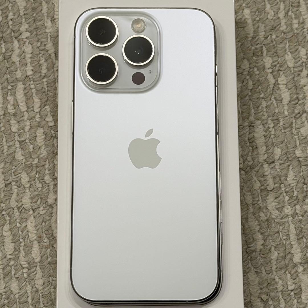 Apple iPhone15Pro本体ホワイトチタニウム256GB SIMフリー