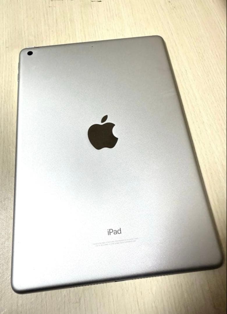 Apple iPad 第６世代 シルバー WiFi 32GB