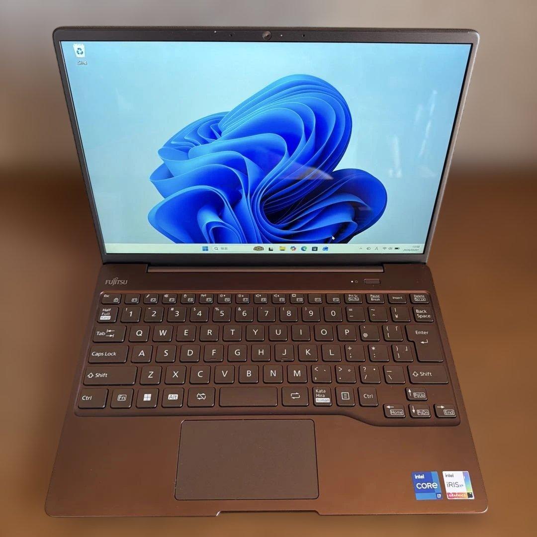 美品！LIFEBOOK i7-1260P 16GB 1TB NVMe 13.3型