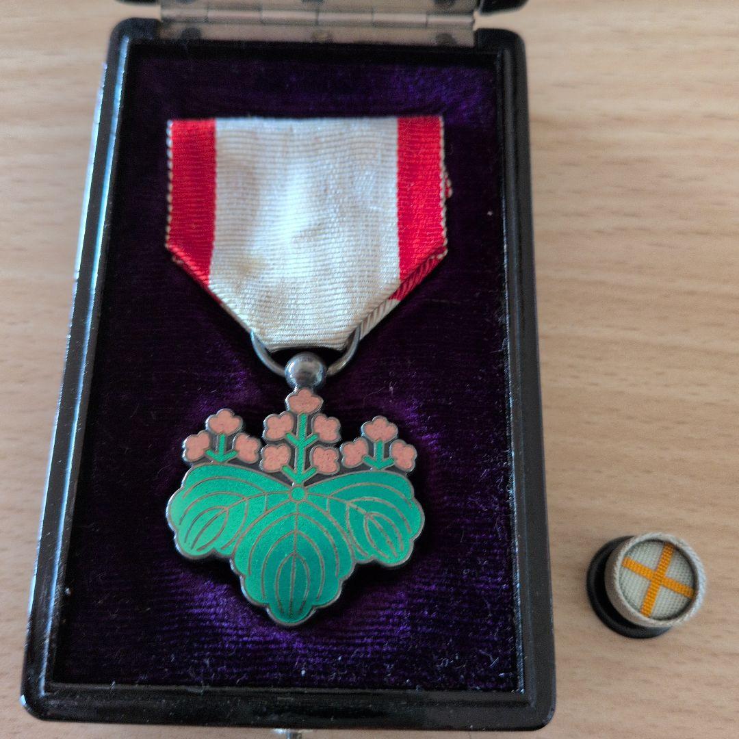 A*様 美品 勲章 勲八等白色桐葉章★功労章 純銀製／漆塗箱付き桐 勲章 旧日本