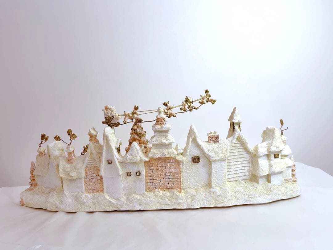 クリスマス村の置物 サンタとトナカイ付き