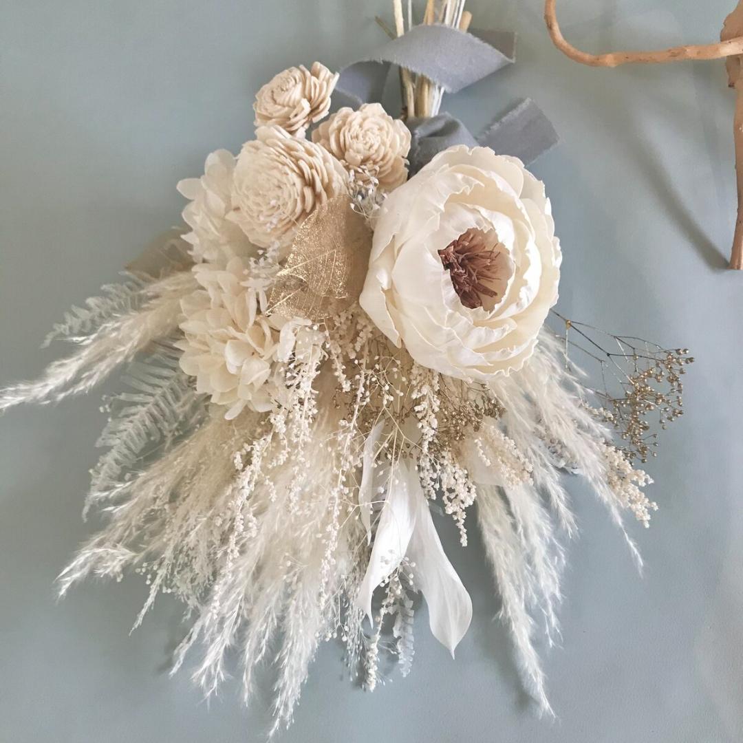 ホワイト＆少しゴールドの大人スワッグ　 Mふっくらタイプ